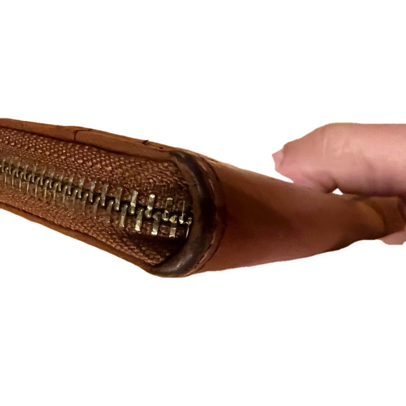 COLE HAAN wallet - Picture 6 of 7